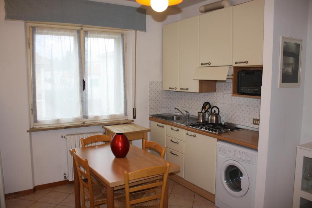 Een keuken of kitchenette bij Appartamento Via Fucini