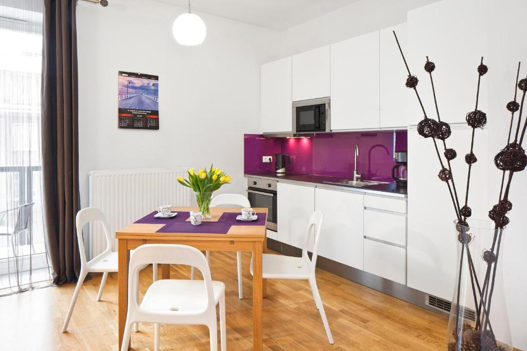 Apartamenty Szeroka - Old Town Holidays Home - 阳台的工作室公寓