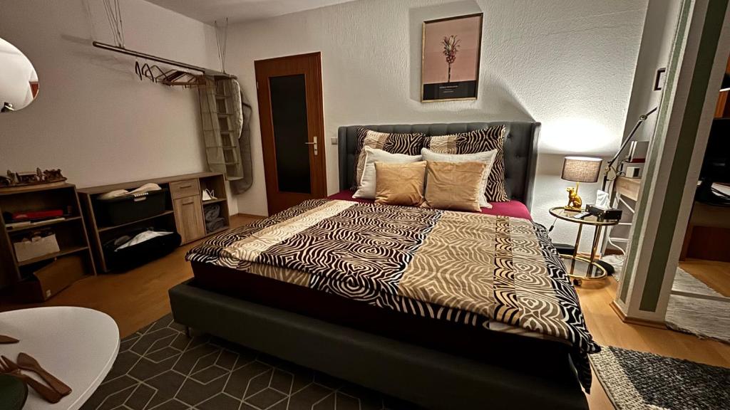 Postel nebo postele na pokoji v ubytování ModerneDG-Wohnung mit Homeoffice