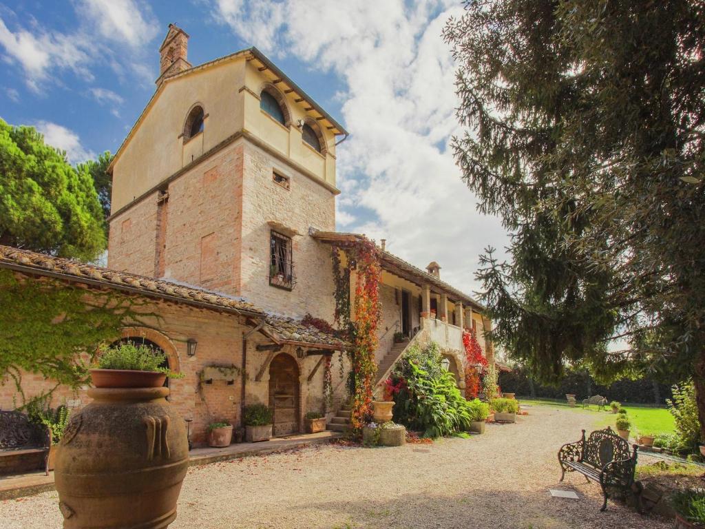 Zahrada ubytování Farmhouse in Marsciano with vineyards olive groves
