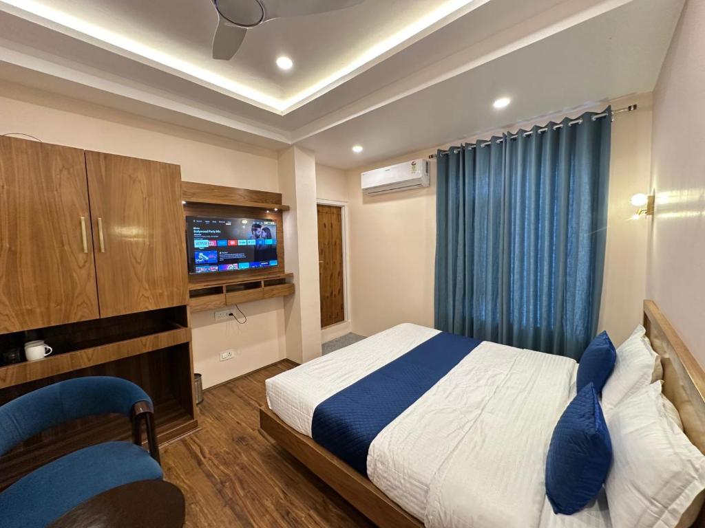 Ένα ή περισσότερα κρεβάτια σε δωμάτιο στο Luxe Haven Residency