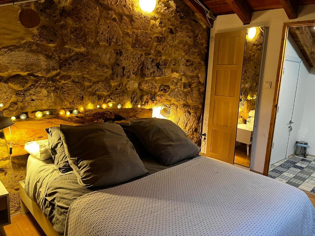 Postel nebo postele na pokoji v ubytování La Milana, Orbaneja del Castillo