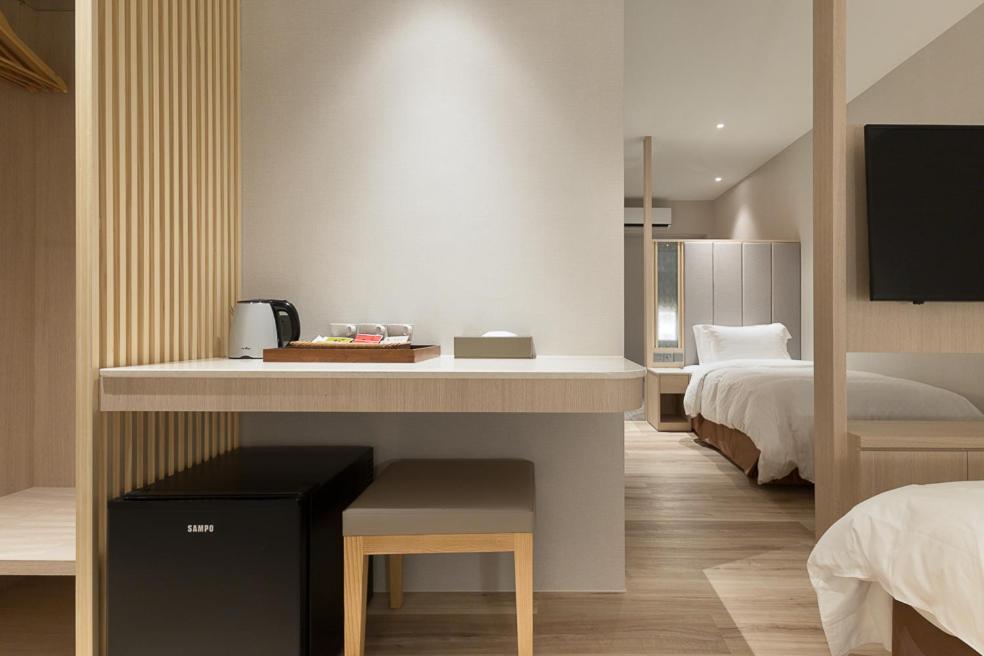Postel nebo postele na pokoji v ubytování Gamalan Breeze Hotel