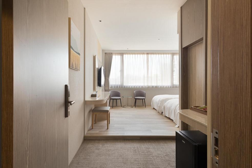 Postel nebo postele na pokoji v ubytování Gamalan Breeze Hotel