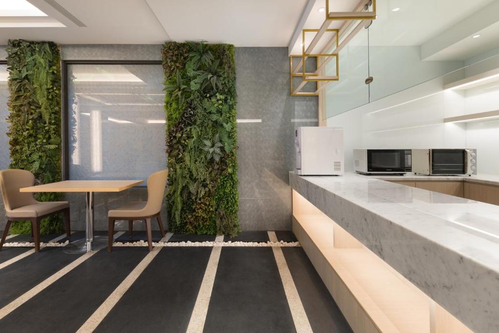 Kuchyň nebo kuchyňský kout v ubytování Gamalan Breeze Hotel