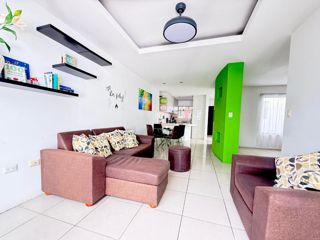 Posezení v ubytování Casa Matiza, 7 min SJO airport, free parking, AC