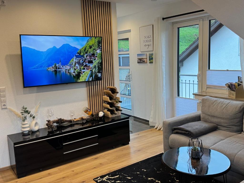 TV a/nebo společenská místnost v ubytování Fewo Burg,Mosel,Tal-Blick