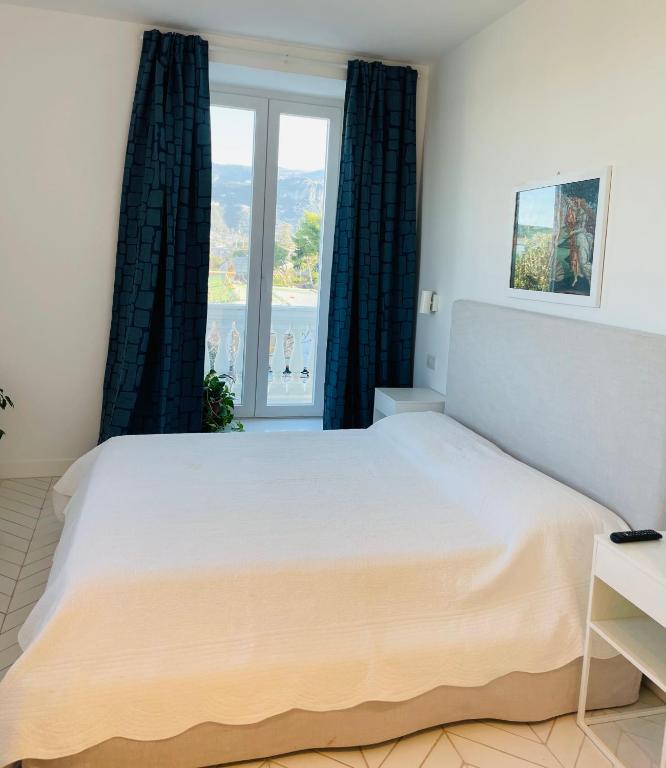 Postel nebo postele na pokoji v ubytování Casa Torre a Sorrento con parcheggio gratuito