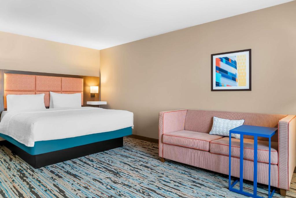 Hampton Inn Detroit/Auburn Hills-North - King Room With Sofa Bed