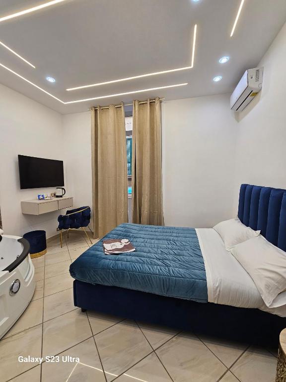 Televízia a/alebo spoločenská miestnosť v ubytovaní B&B Napoli Centrale Room&Jacuzzi