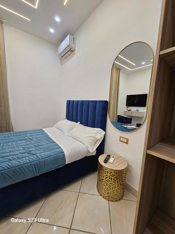 Posteľ alebo postele v izbe v ubytovaní B&B Napoli Centrale Room&Jacuzzi