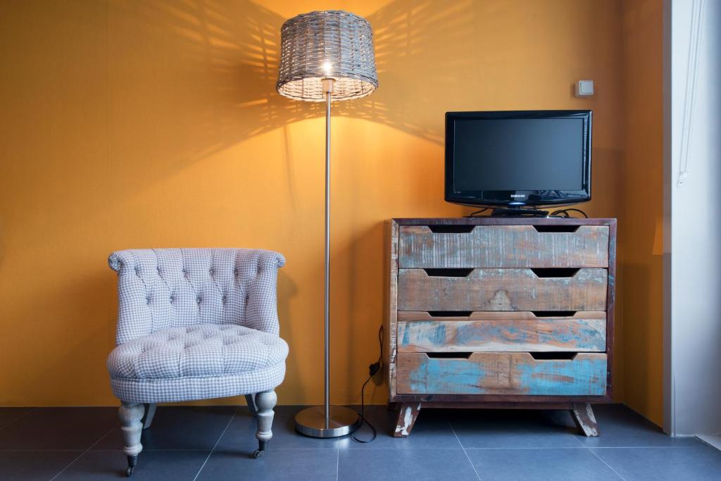 TV a/nebo společenská místnost v ubytování Hotel Domburg4you