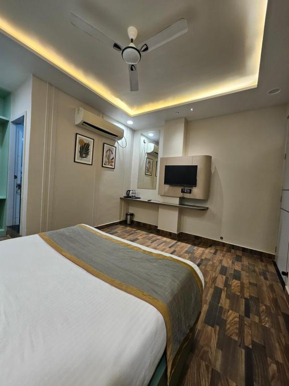 Cama o camas de una habitación en Dashrath Inn near Ramjanmbhoomi