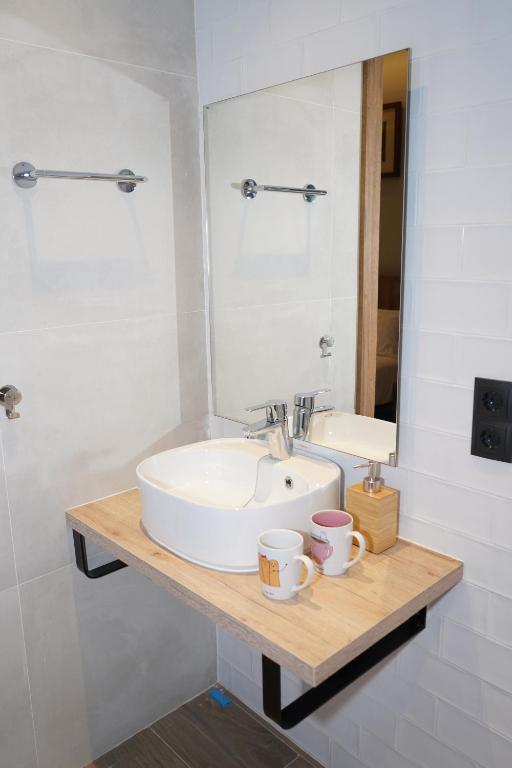 Monturiol Apartaments - 12