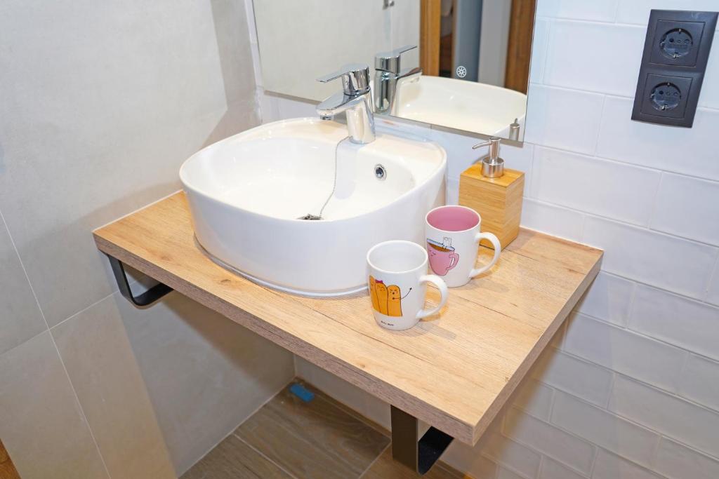 Monturiol Apartaments - 14