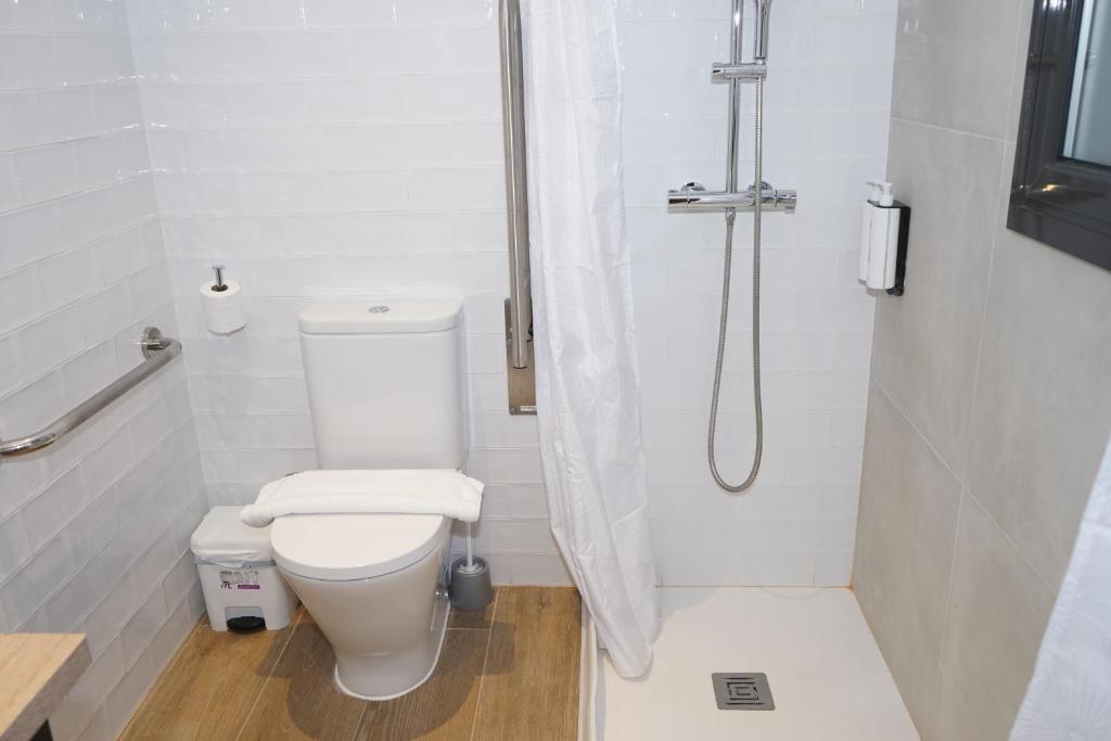 Monturiol Apartaments - 16