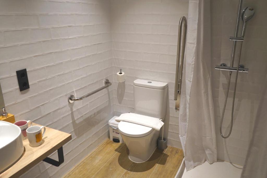 Monturiol Apartaments - 17