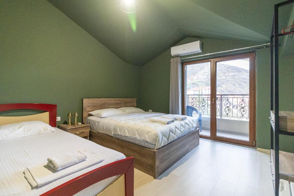 Postel nebo postele na pokoji v ubytování Artist House