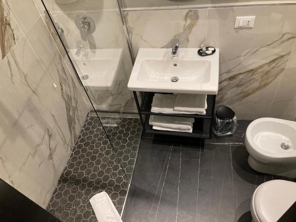 A bathroom at Hotel Calypso