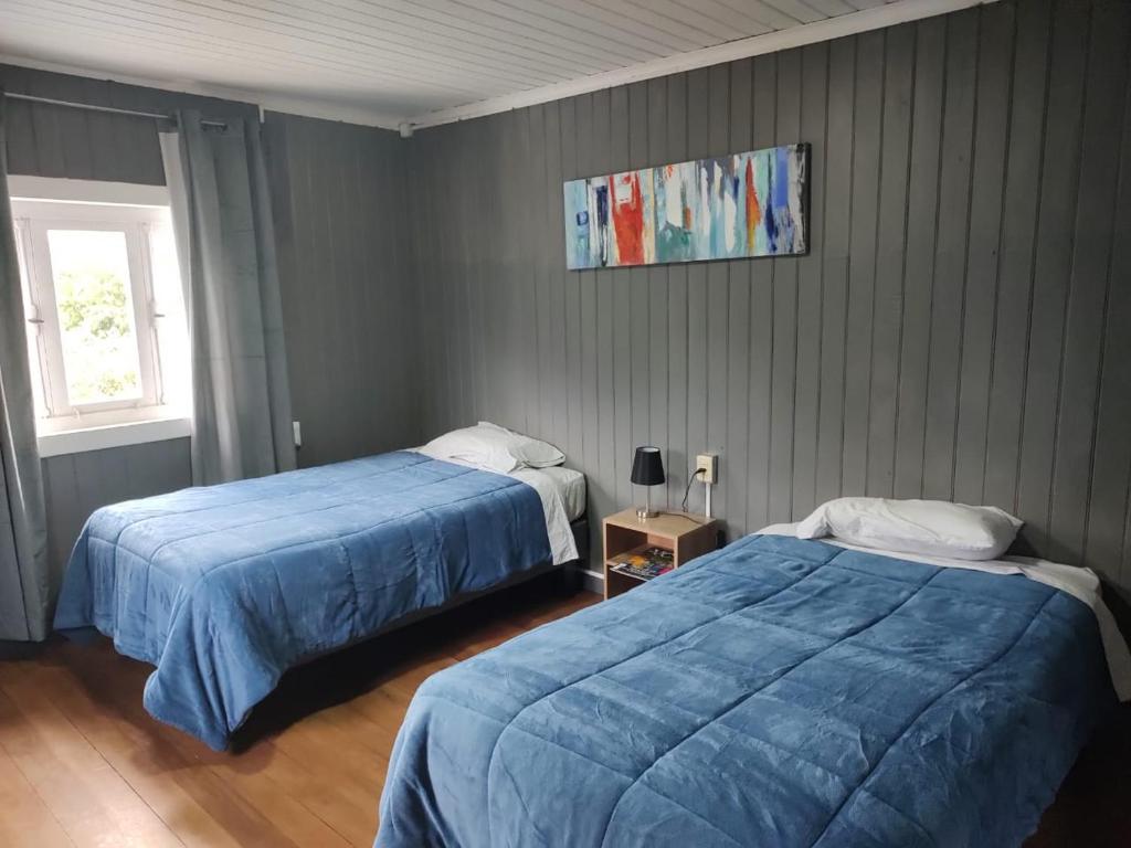 Postel nebo postele na pokoji v ubytování Hostal La Casona Ensenada con parking