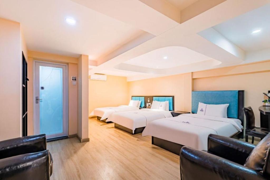 Dequan Hotel chaoyang high speedtrain of China Branch客房内的一张或多张床位