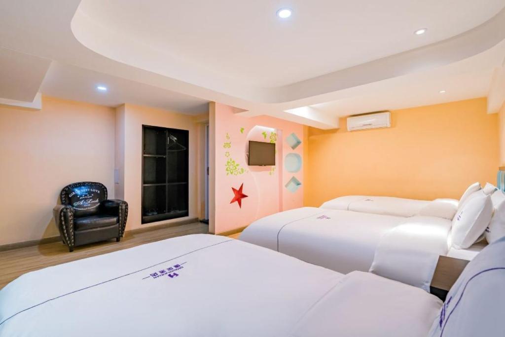 Dequan Hotel chaoyang high speedtrain of China Branch客房内的一张或多张床位