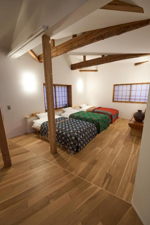 Postel nebo postele na pokoji v ubytování 蔕 Heta Nozawa Onsen