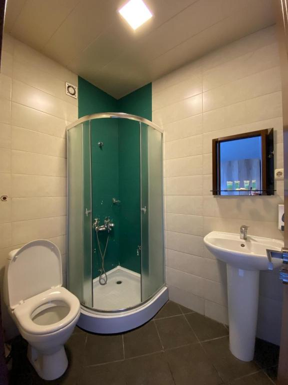Koupelna v ubytování 8 rooms