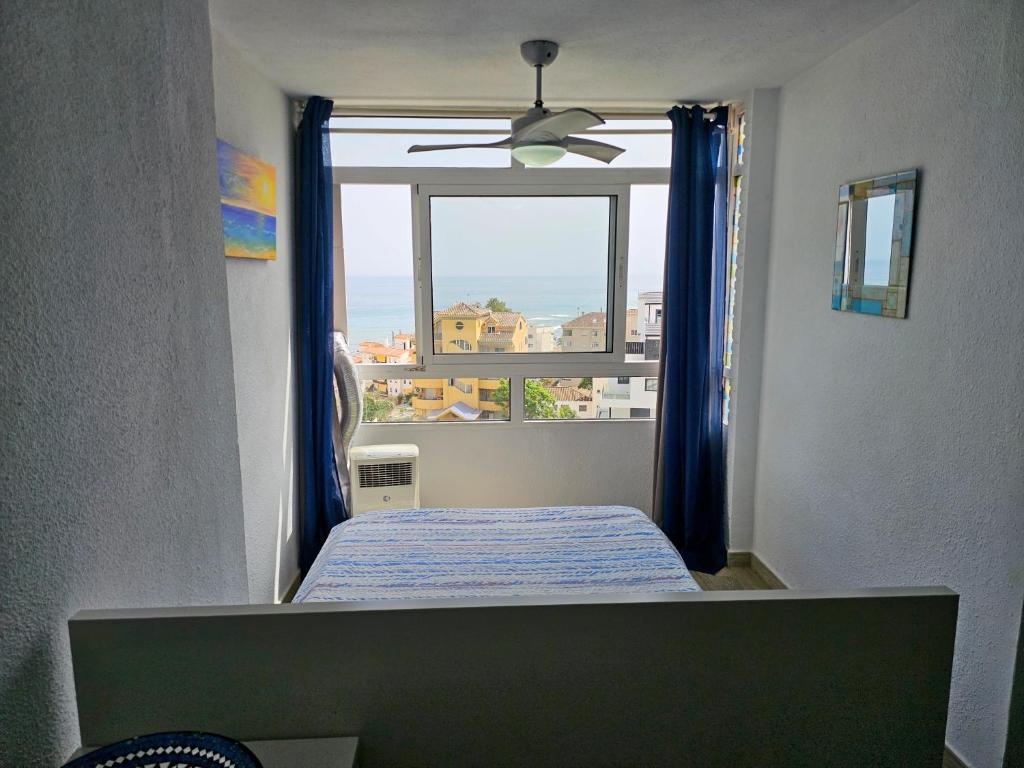 Postel nebo postele na pokoji v ubytování Torre San Francisco Sun & Beach Benalmadena