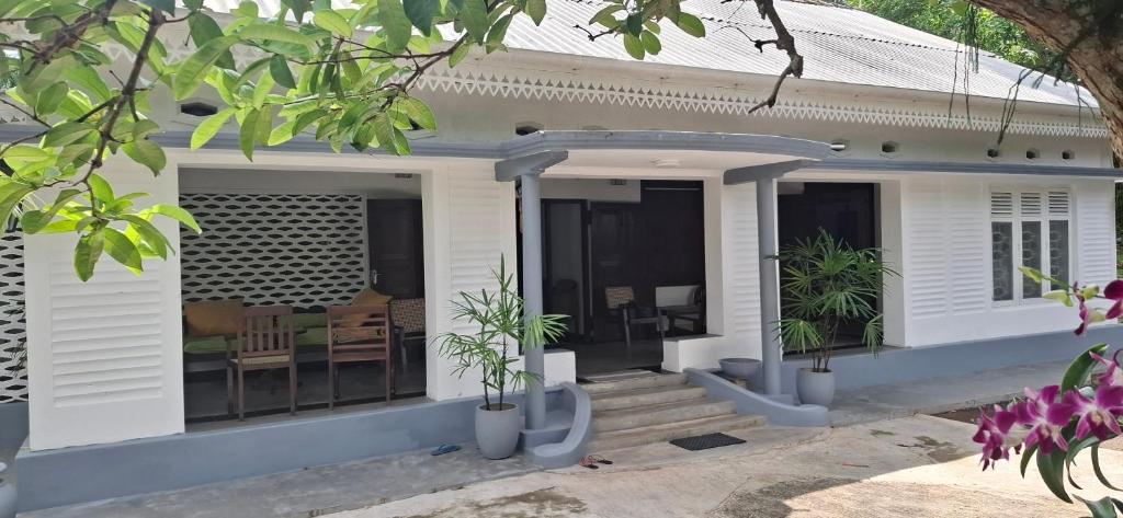 Το κτήριο όπου στεγάζεται  η παραθεριστική κατοικία