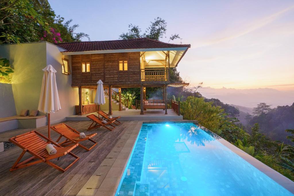 Bazén v ubytování Ocean & Mountain View Villa, Waterfalls, Munduk Eco-Luxe by Santrian nebo v jeho okolí