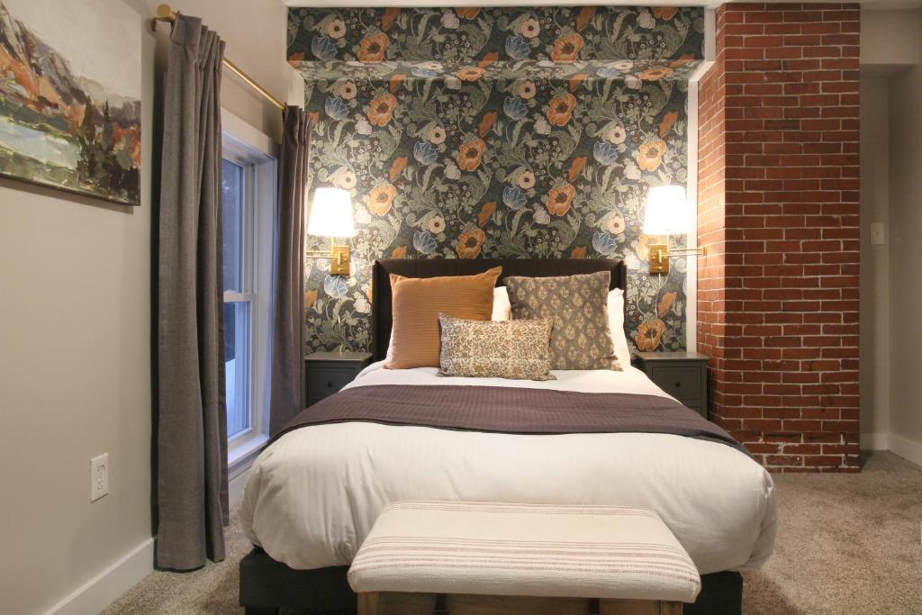 The Aurora Inn & Cottages photo