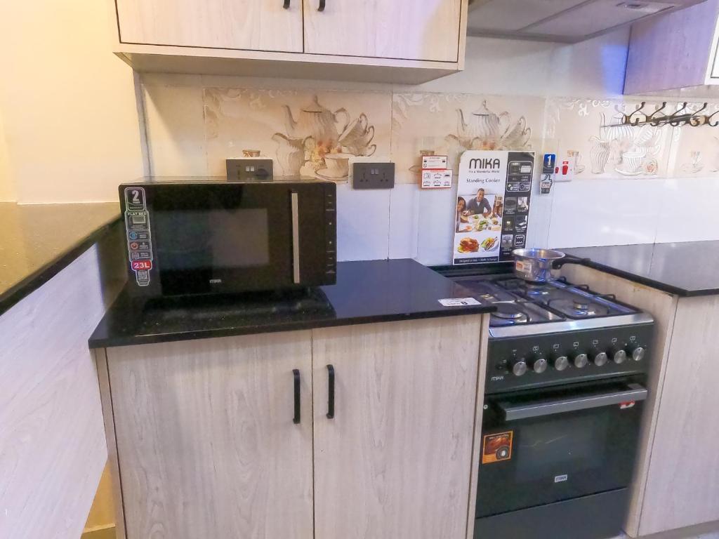 Kuchyň nebo kuchyňský kout v ubytování Shirpelle Suites BNB