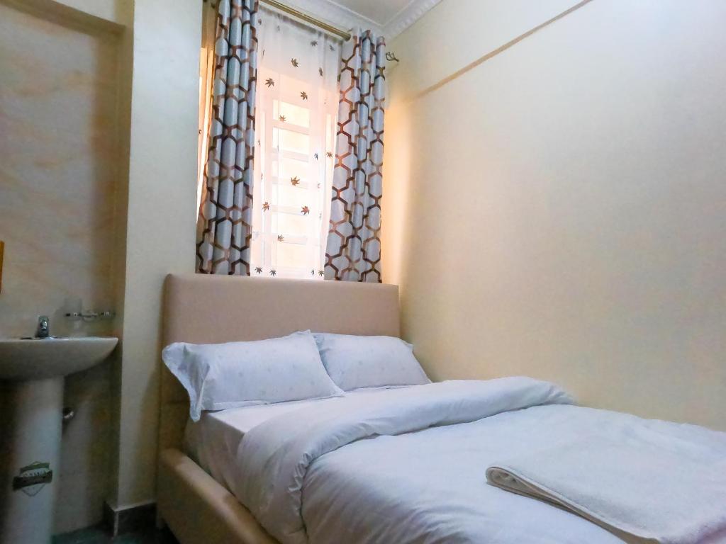 Postel nebo postele na pokoji v ubytování Shirpelle Suites BNB