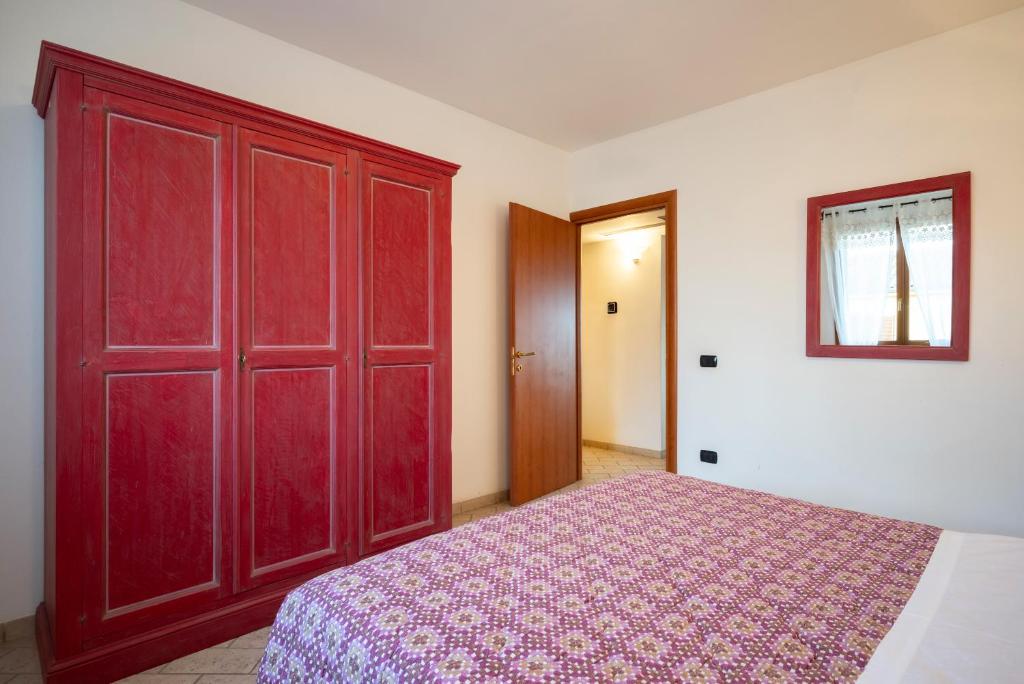 Follonica Apartments - Pool & Relax - Three-Bedroom Apartment - Split Level (6 Adults)