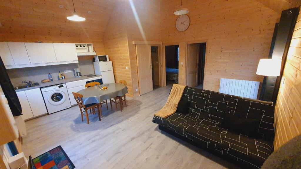 Η κουζίνα ή μικρή κουζίνα στο Le Chalet du Grand Megnaud