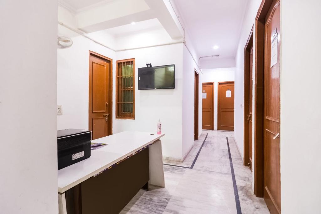 TV a/nebo společenská místnost v ubytování Hotel O Maurya Residency