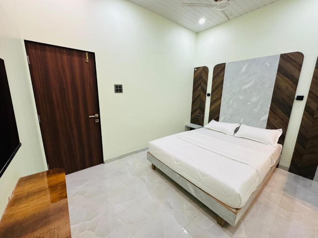 Postel nebo postele na pokoji v ubytování ParNam Hotel