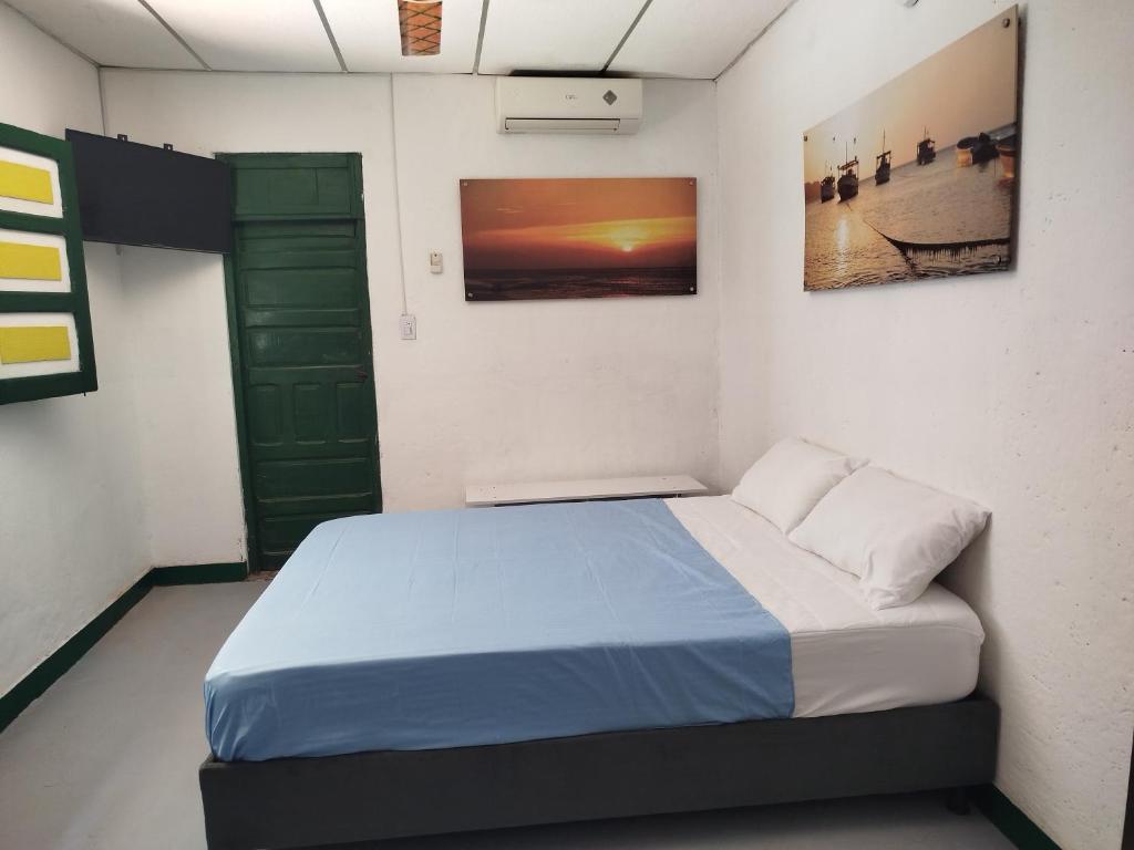 Postel nebo postele na pokoji v ubytování Villa Mary Hostel