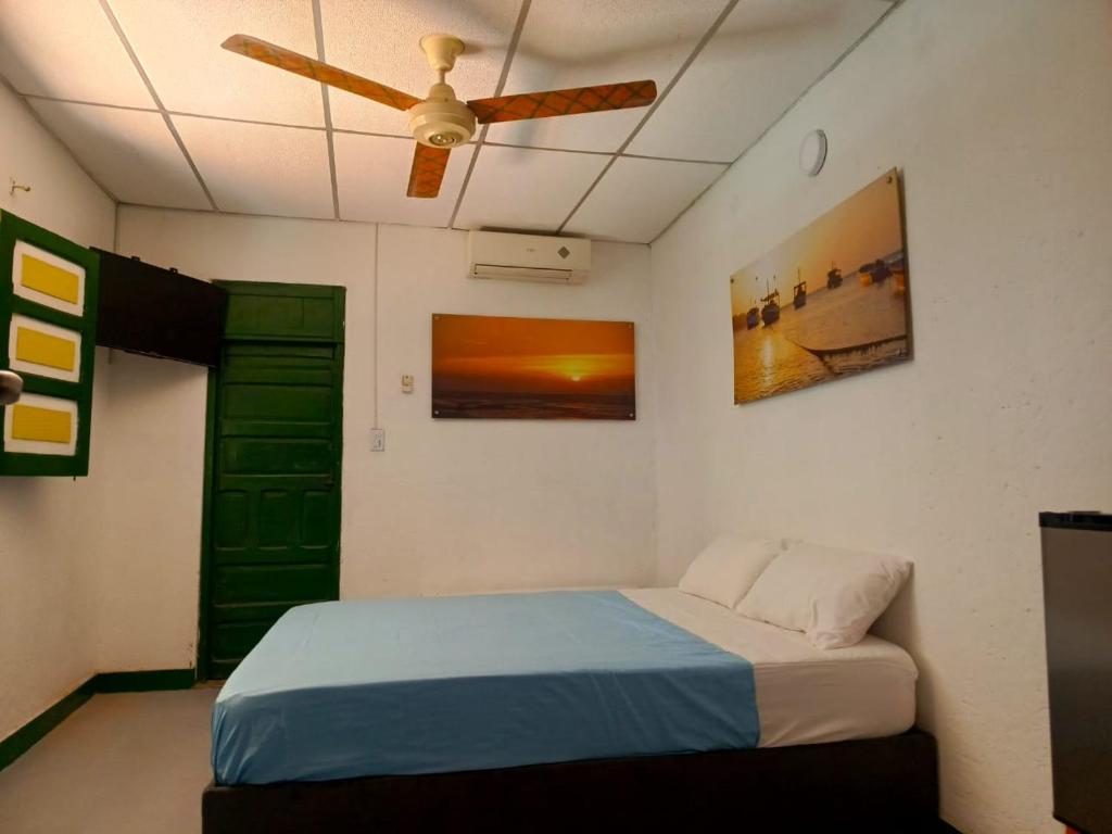 Postel nebo postele na pokoji v ubytování Villa Mary Hostel