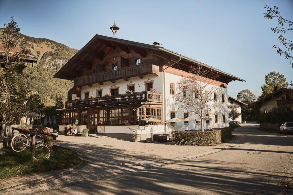 Nespecifikovaný výhled na hory nebo výhled na hory při pohledu z hotelu