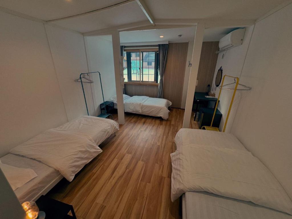 Postel nebo postele na pokoji v ubytování HAKUBA76
