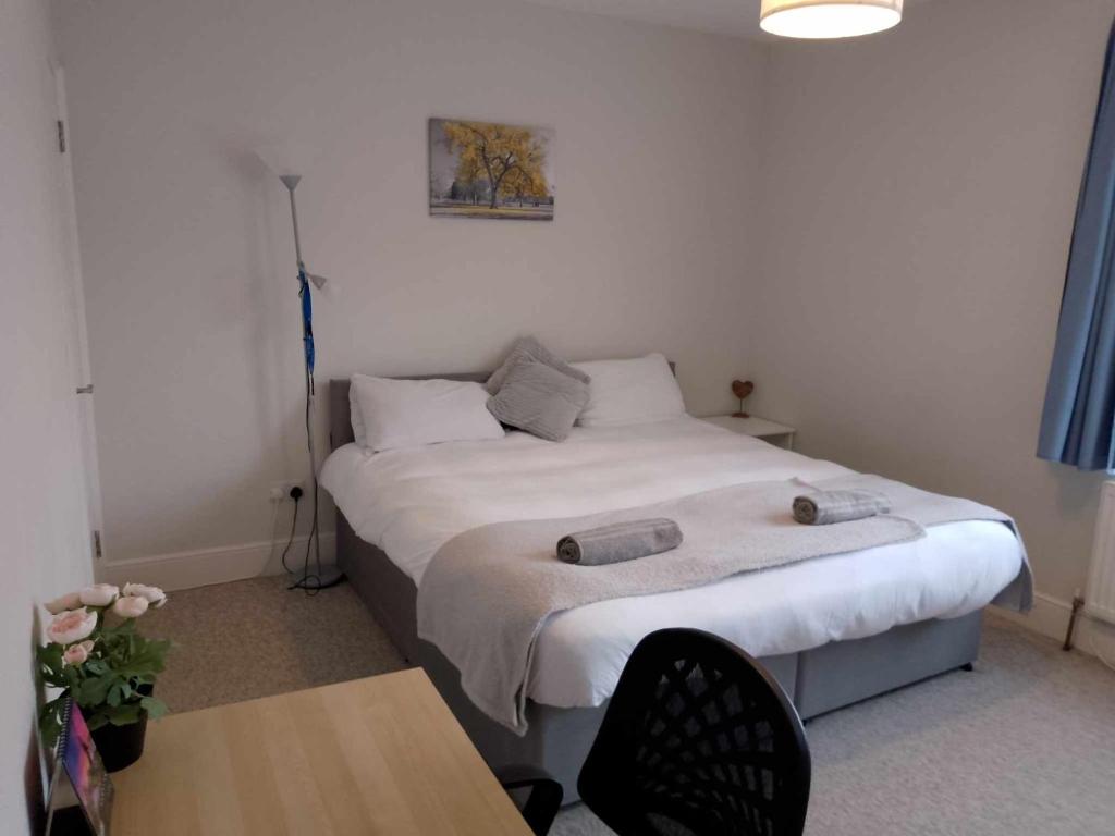 a bedroom with a bed with two pillows on it at Double or twin room in town centre in East Grinstead