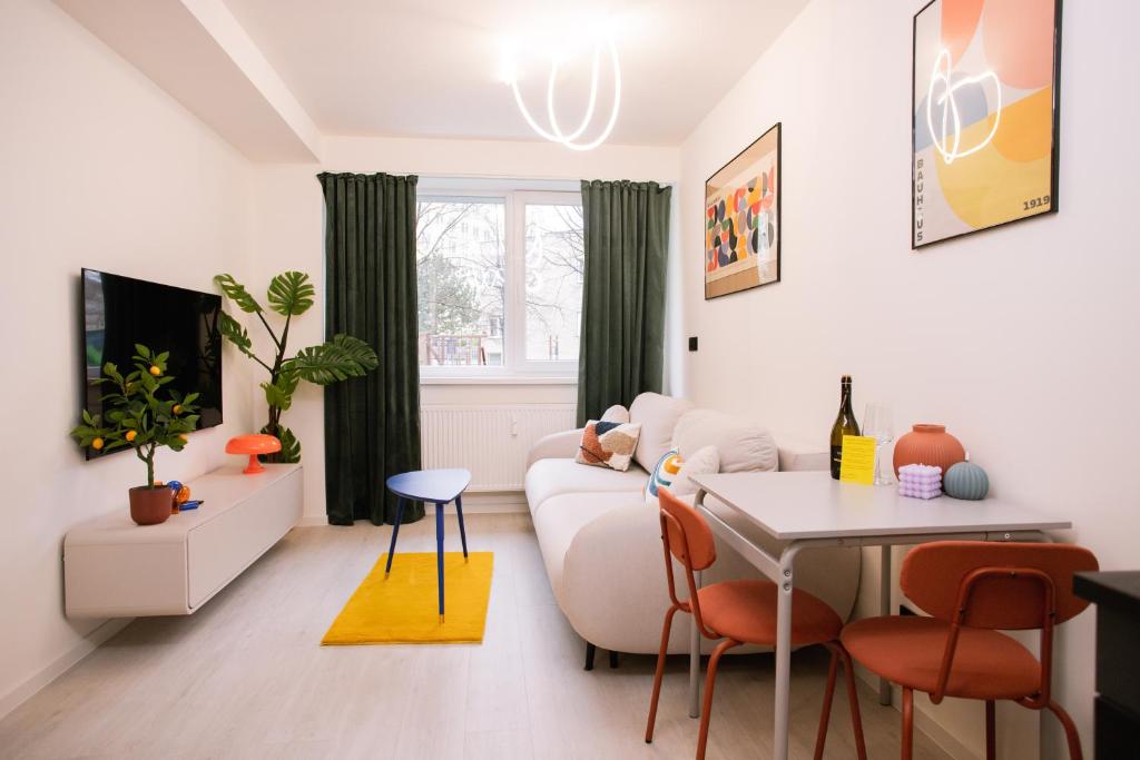 Televízia a/alebo spoločenská miestnosť v ubytovaní Krivoo Apartments I-Private Parking