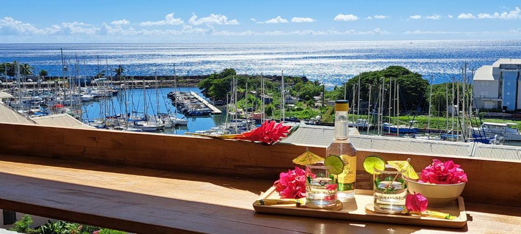 Nápoje v ubytování Appartement Karuk'Idîle - Vue Mer Exceptionnelle, à 200m de la Plage