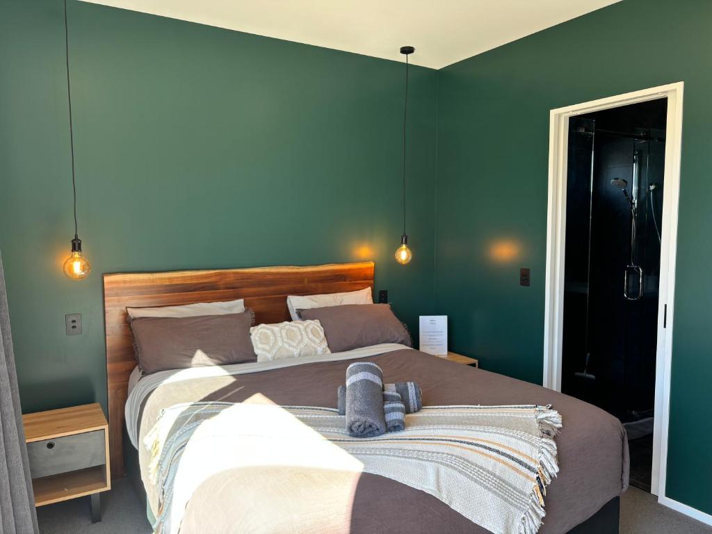 Postel nebo postele na pokoji v ubytování Mountain views private master bedroom