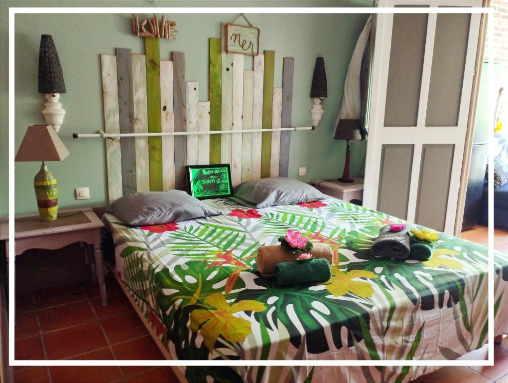 Postel nebo postele na pokoji v ubytování Studio Ti Dô Geo - Anse des Rochers à St François - Guadeloupe