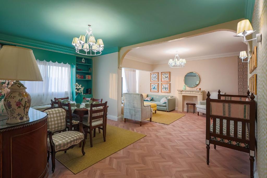 Postel nebo postele na pokoji v ubytování Heliopolis Boutique - 3 BR Apt Centrally located at City Stars