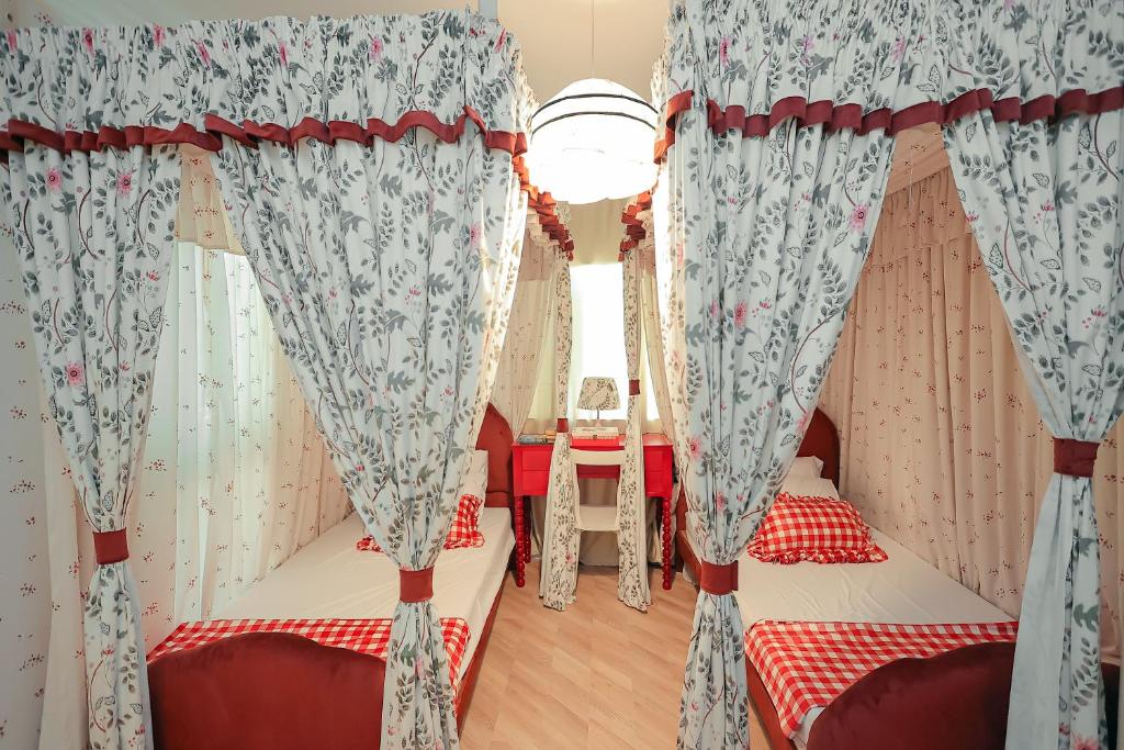 Postel nebo postele na pokoji v ubytování Heliopolis Boutique - 3 BR Apt Centrally located at City Stars