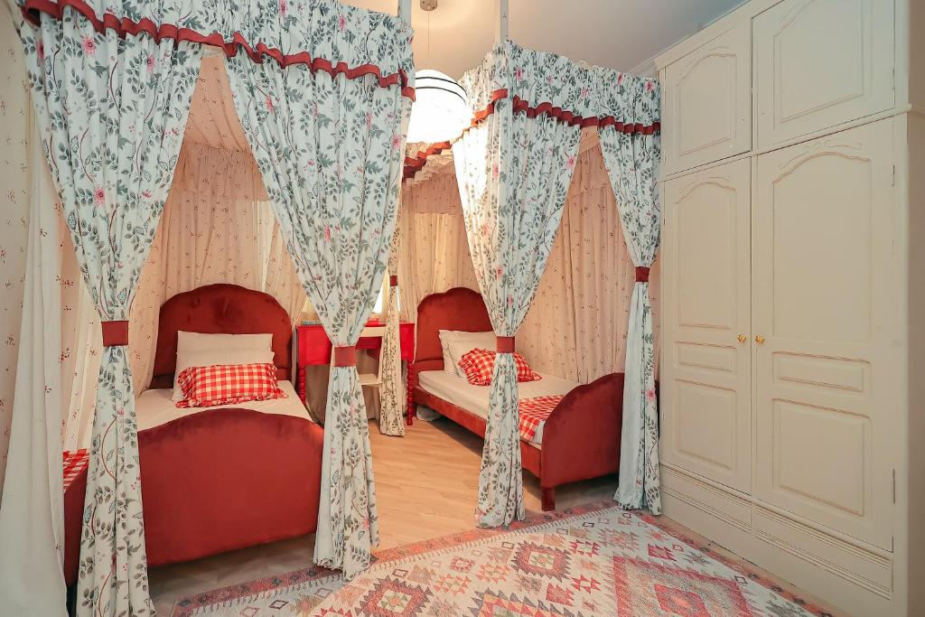Postel nebo postele na pokoji v ubytování Heliopolis Boutique - 3 BR Apt Centrally located at City Stars